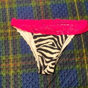Beach bunny XL bottoms in excellent used condition